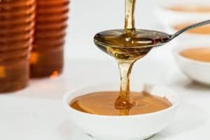 Cough & Cold में एंटीबायोटिक से ज्यादा फायदेमंद है Honey