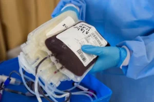 2 held for stealing & selling blood pouch